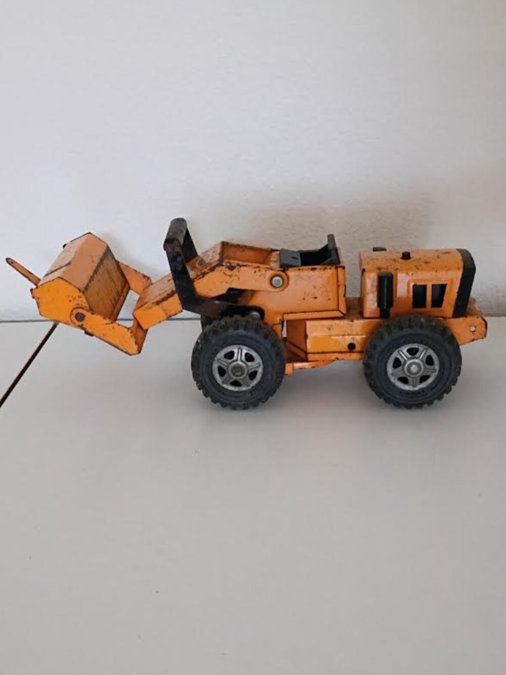 VINTAGE TONKA USA METAL LOADER YELLOW GOLD RUSTY RESTORATION PROJECT 11" LONG